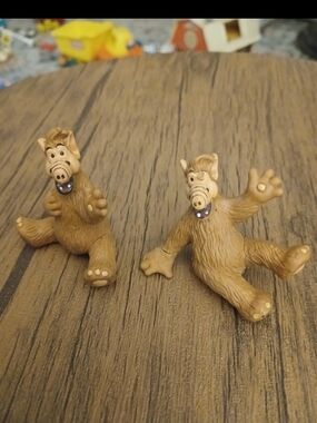 The product is rare vintage ALF soft PVC mini figure's by Russ Toys from the 80'
